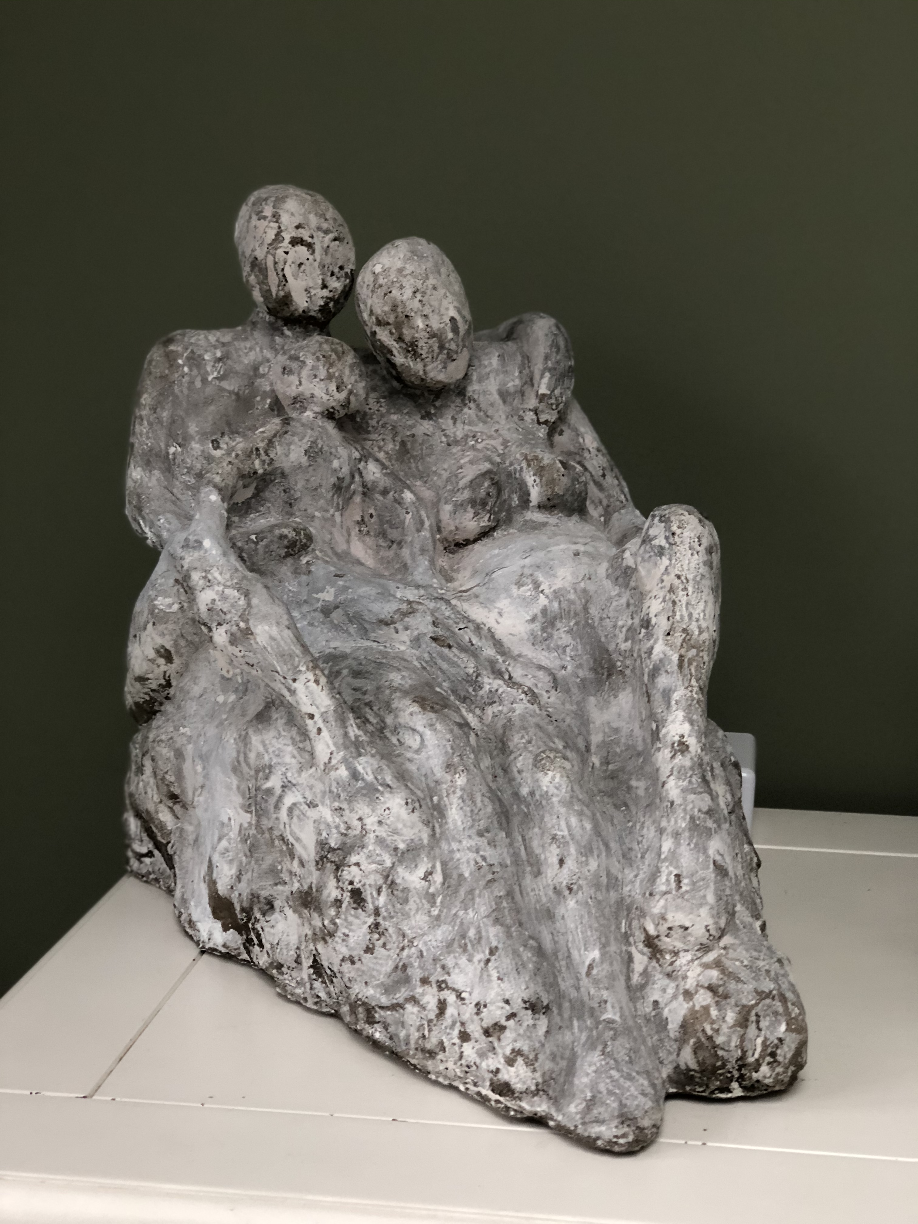 <b>Dochters met Kind </b><br>Justus Broeder<br>Aluminiumcement